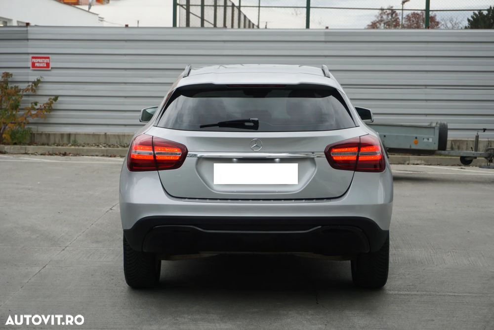 Mercedes-Benz GLA 200 d 4Matic 7G-DCT Urban - 18