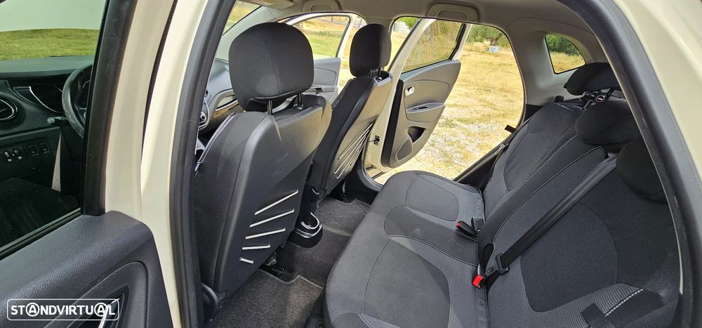 Renault Captur 1.5 dCi Exclusive - 10