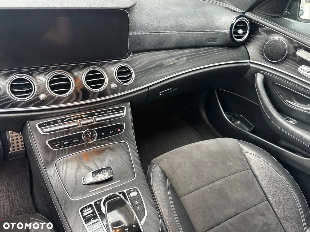 Mercedes-Benz Klasa E 220 d 4-Matic AMG - 28
