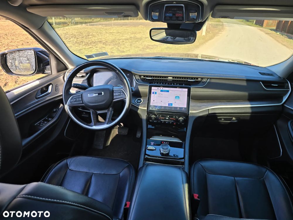 Jeep Grand Cherokee - 35