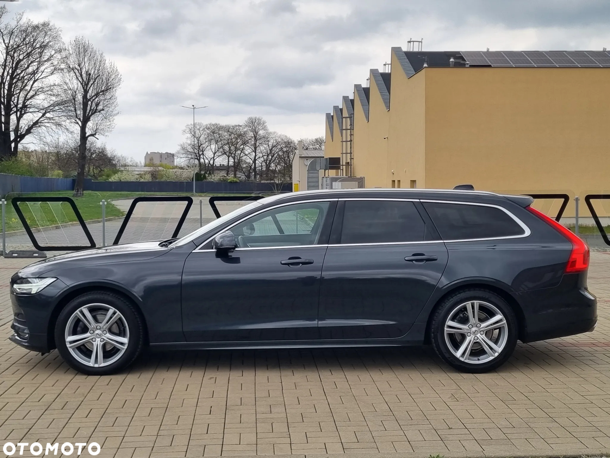 Volvo V90 D4 Geartronic Momentum Pro - 2