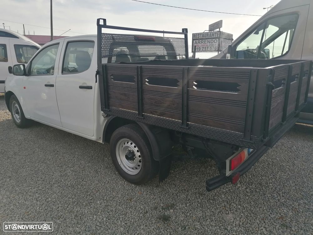 Isuzu Pick-up - 4