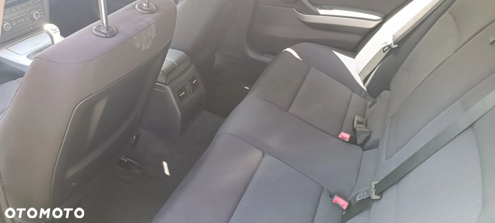 BMW Seria 3 318i - 8