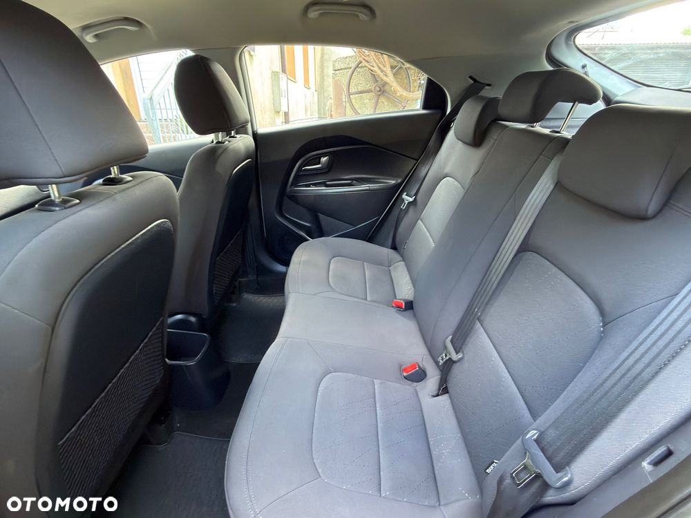Kia Rio 1.2 L - 11