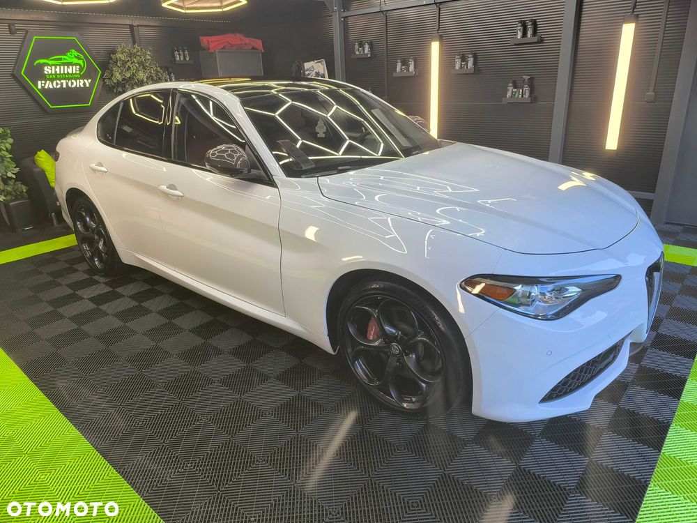 Alfa Romeo Giulia - 5