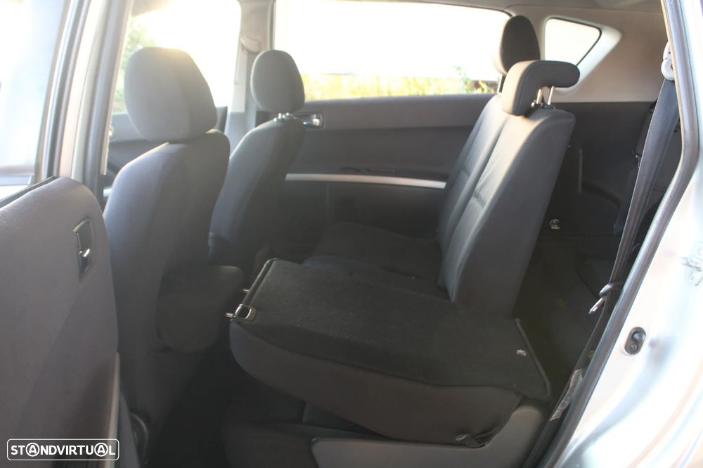 Toyota Corolla Verso 2.2 D-4D Sol - 34