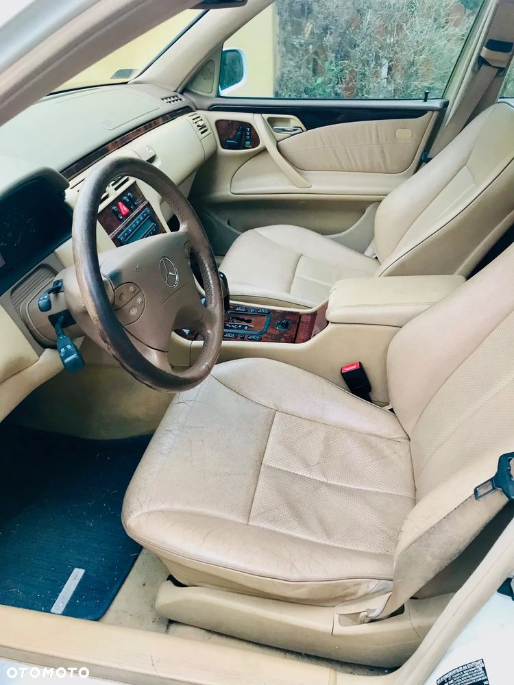 Mercedes-Benz Klasa E 320 T 4-Matic Avantgarde - 24