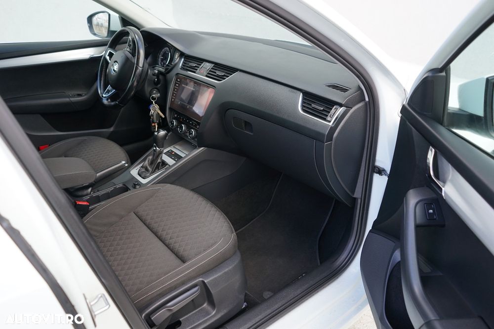 Skoda Octavia 2.0 TDI DSG Ambition - 8