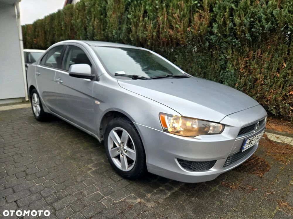 Mitsubishi Lancer 1.5 Inform - 1