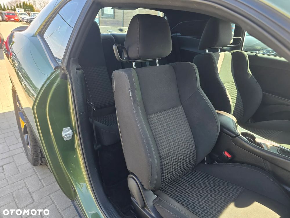 Dodge Challenger - 12