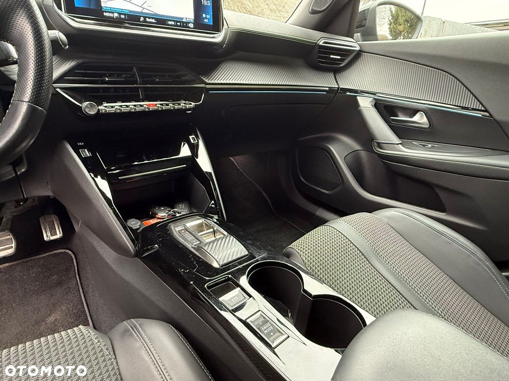 Peugeot 2008 PureTech 130 EAT8 GT Pack - 21