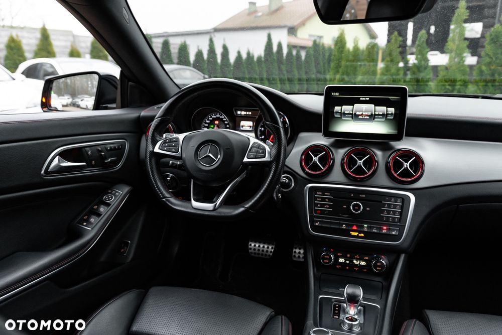 Mercedes-Benz CLA AMG 45 4Matic 7G-DCT - 29