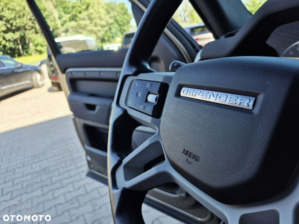Land Rover Defender - 40