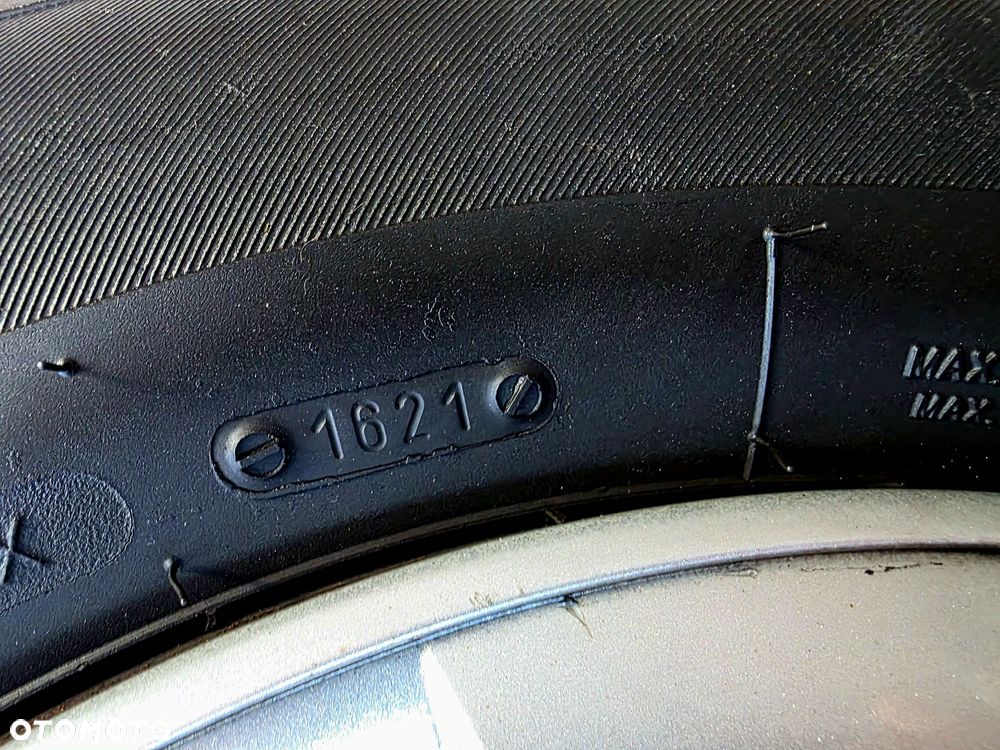 Volkswagen Golf - 36