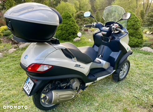 Piaggio MP-3 - 4