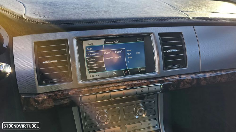 Jaguar XF 2.7 D V6 Premium Luxury - 32