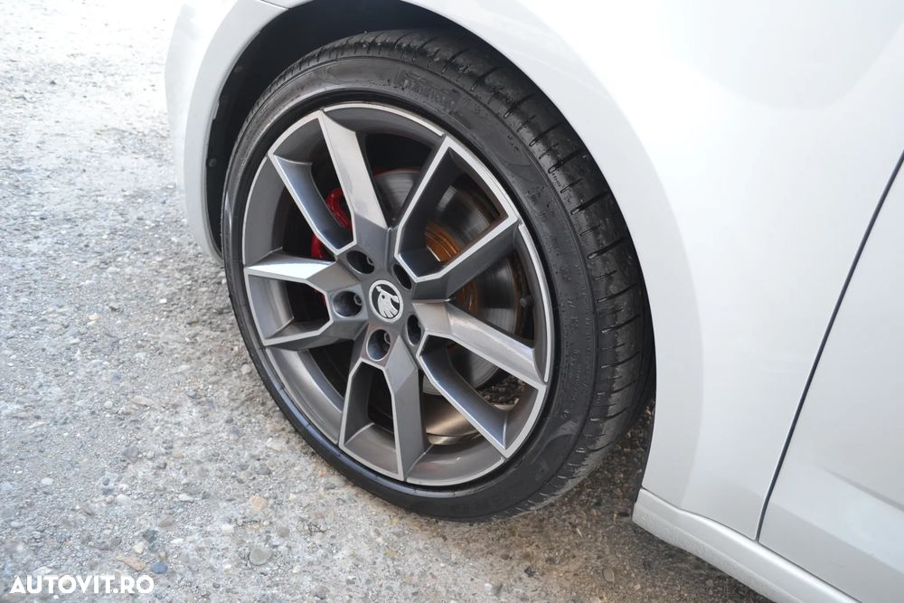 Skoda Octavia 2.0 TDI RS - 35