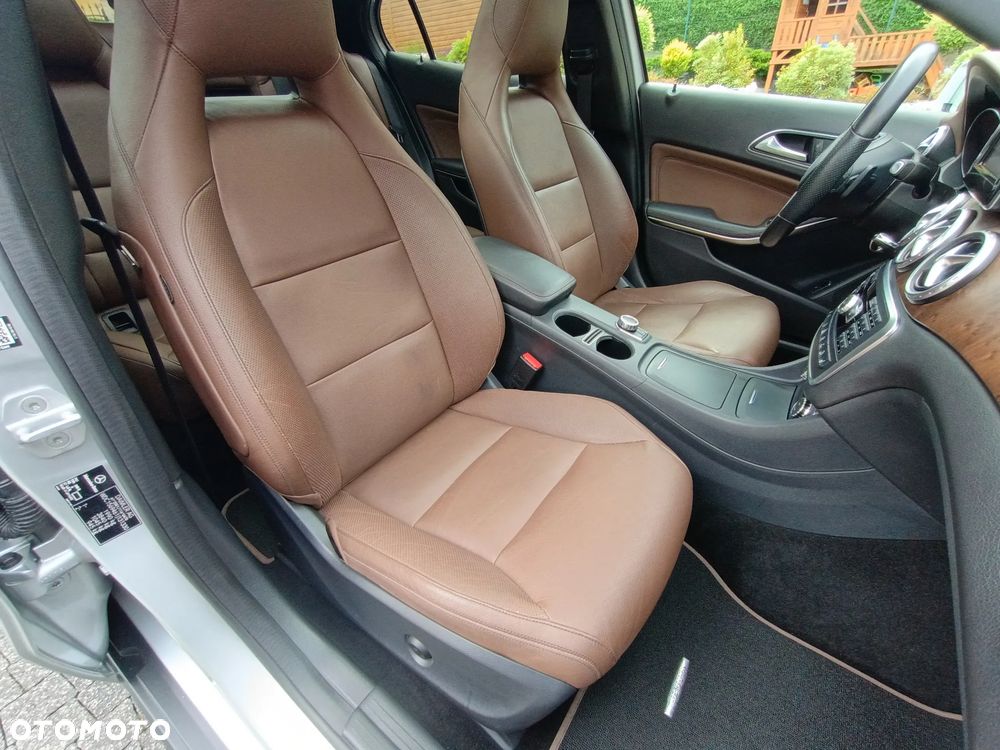 Mercedes-Benz GLA 250 4Matic 7G-DCT - 33