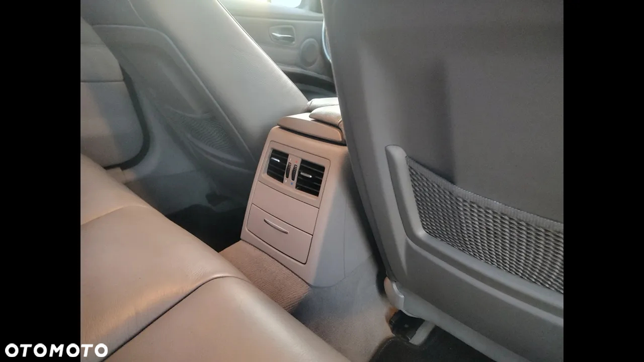 BMW Seria 3 330xi - 38