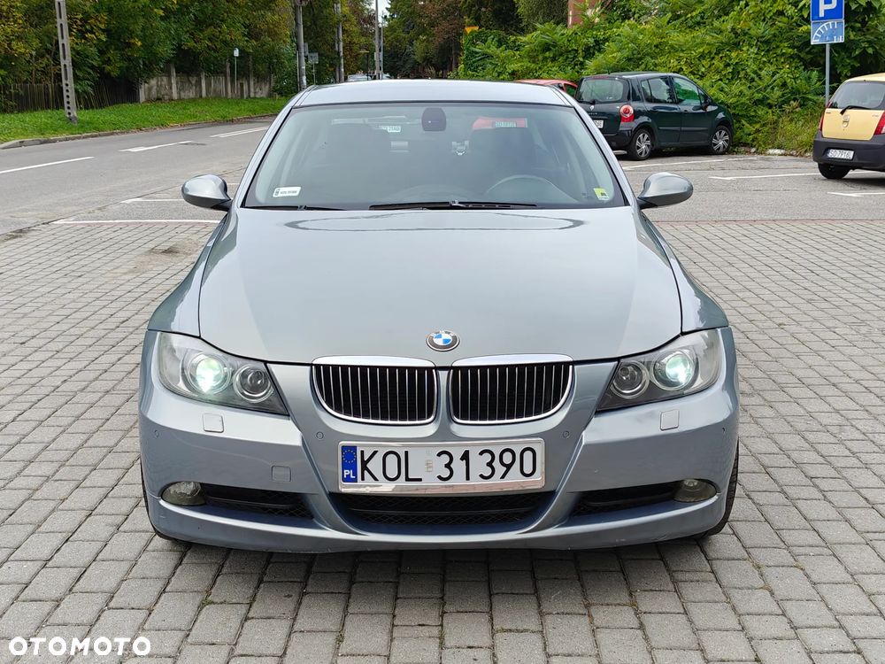 BMW Seria 5 520i - 25
