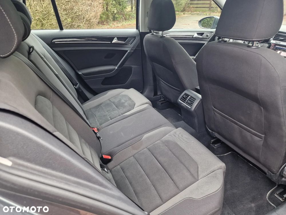 Volkswagen Golf - 10