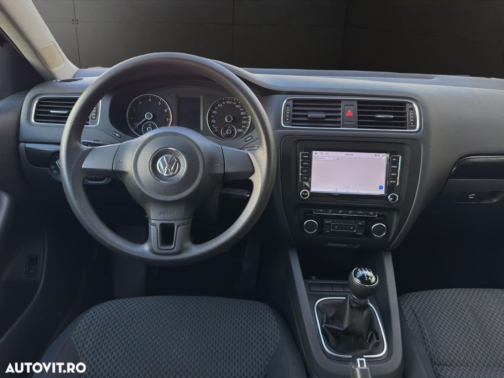 Volkswagen Jetta - 8