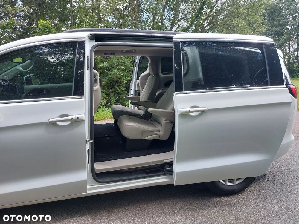 Chrysler Pacifica - 33