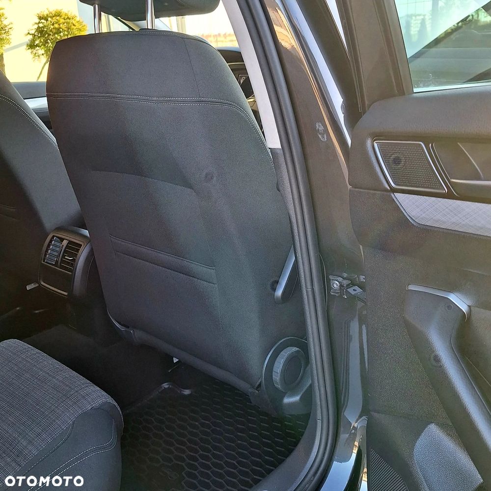 Volkswagen Passat - 36