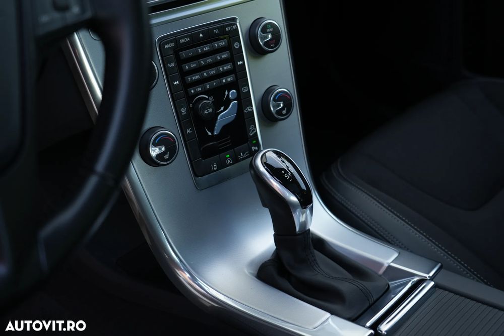 Volvo XC 60 D5 AWD Geartronic Summum - 18