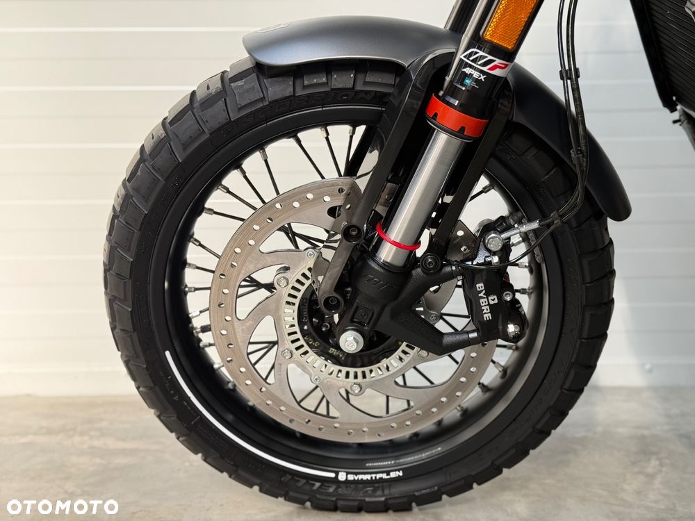 Husqvarna Svartpilen - 24