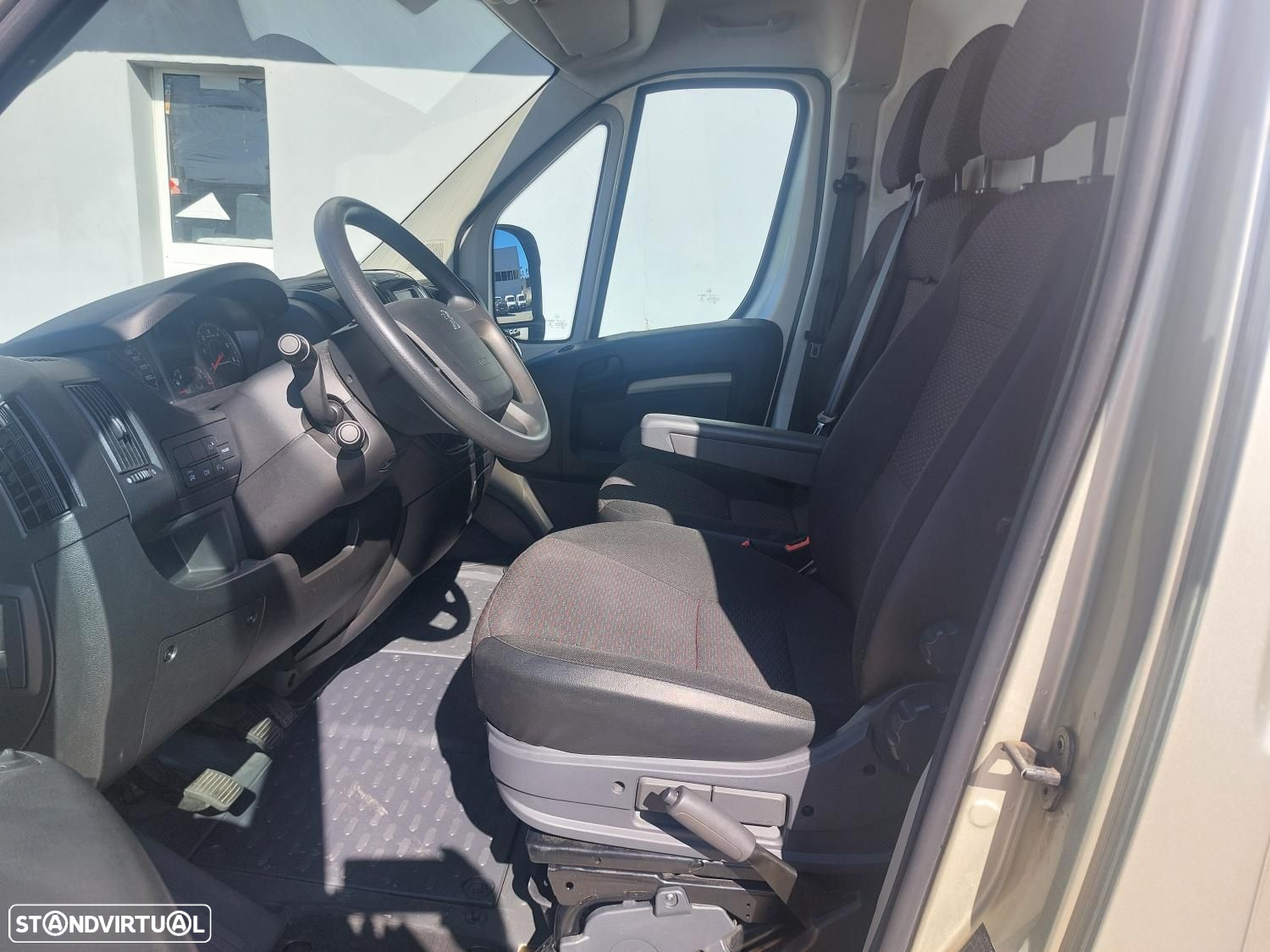Peugeot Boxer 2.2 BlueHDi 330 L2H2 Premium - 140 cv - IVA Dedutível - 30