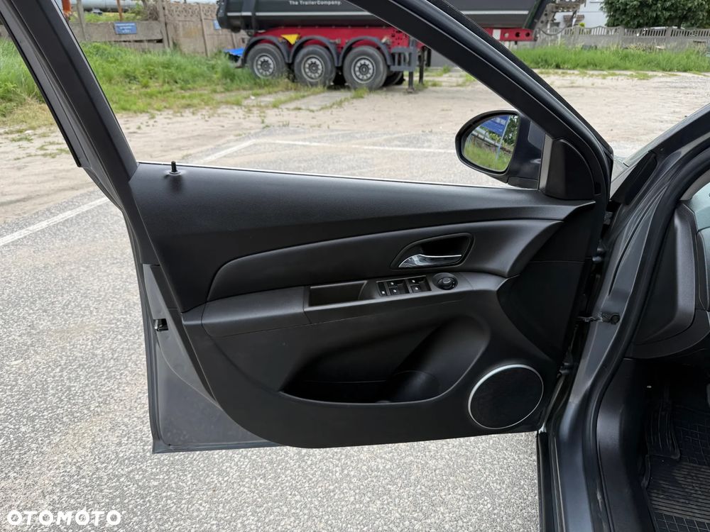 Chevrolet Cruze 1.4 T LTZ - 23