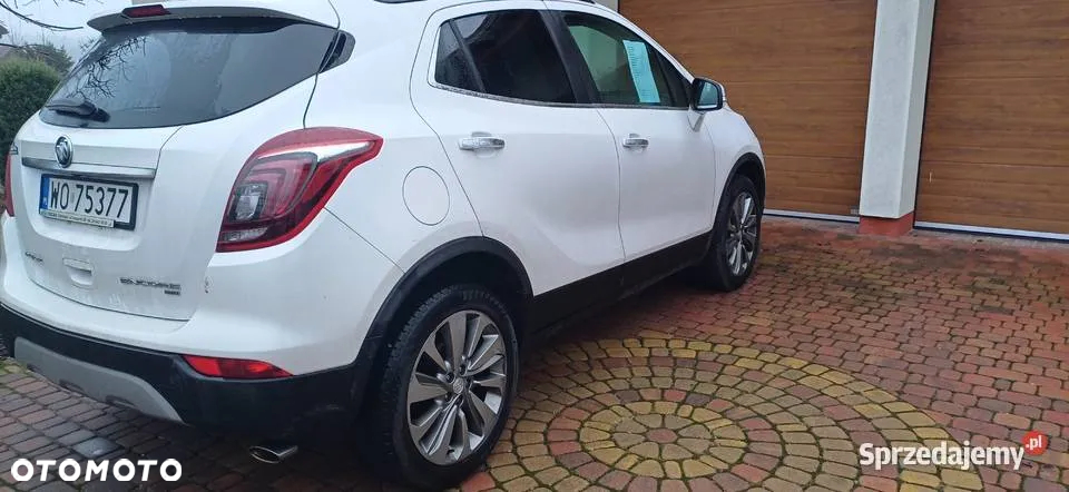 Buick Encore - 2