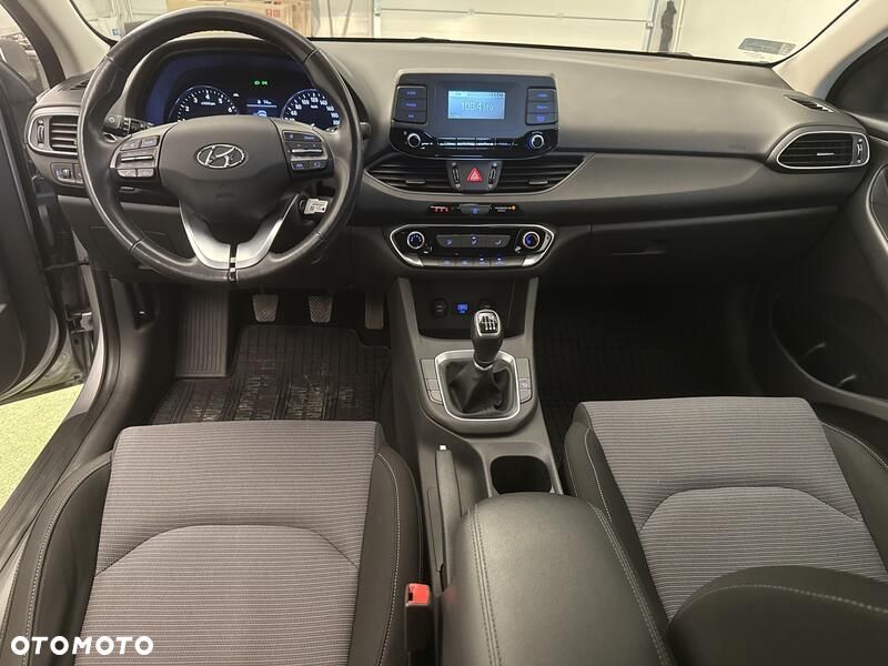 Hyundai i30 1.5 DPI Classic + - 22
