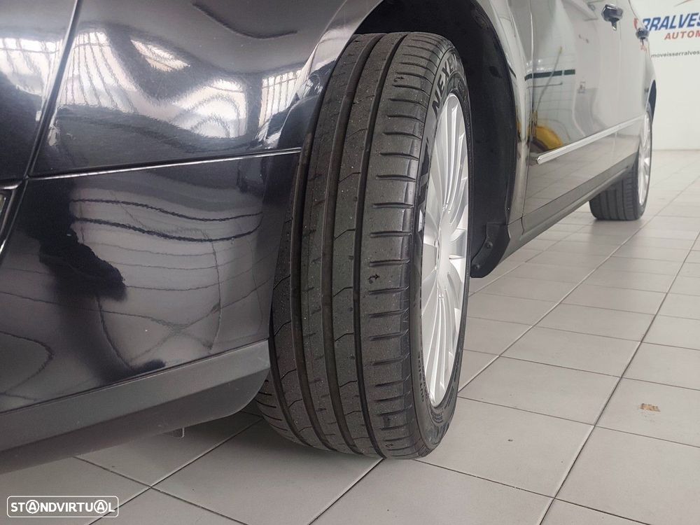 VW Passat Variant 2.0 TDI Highline - 8