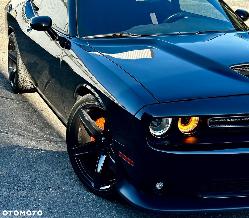 Dodge Challenger - 11