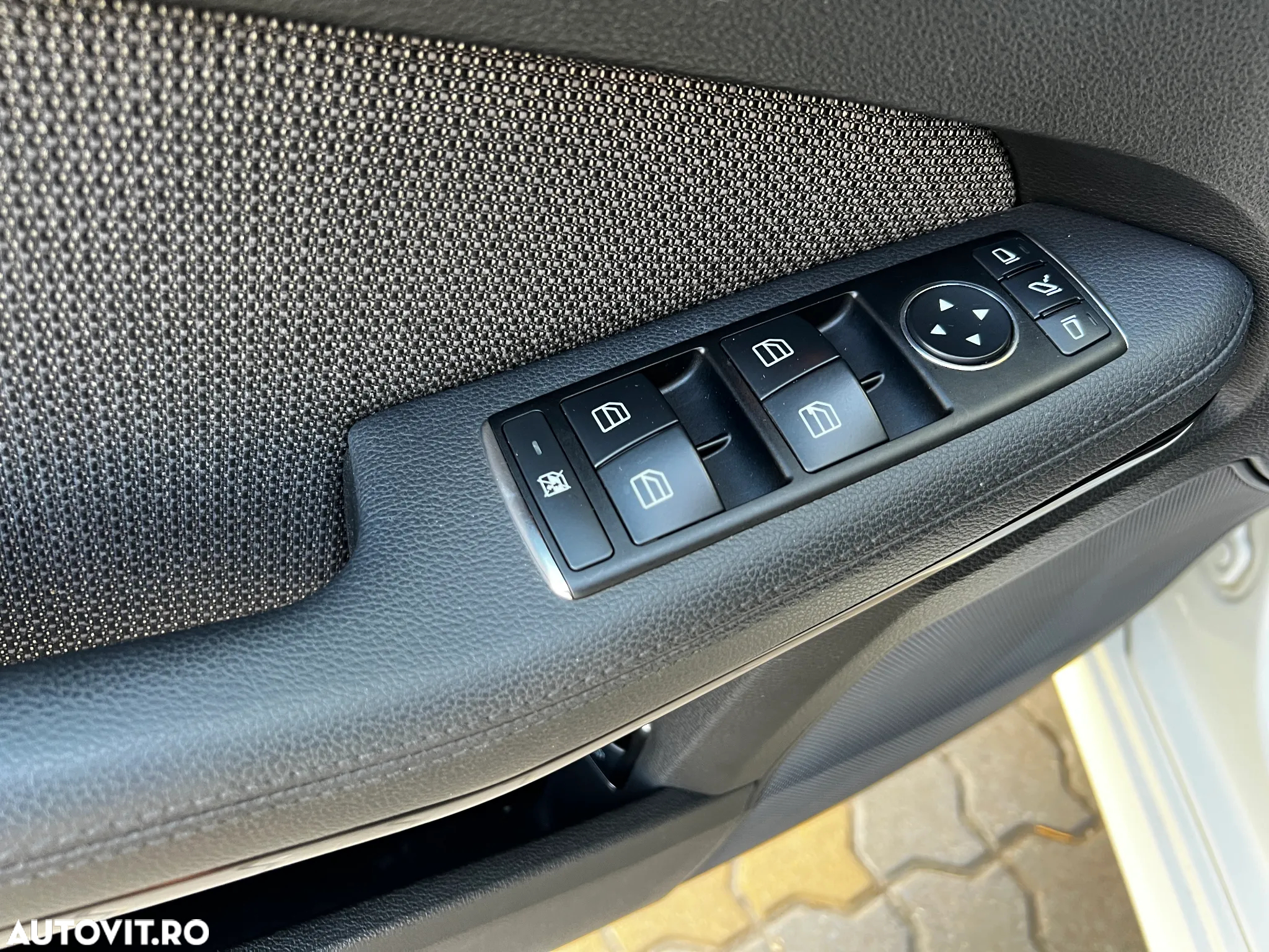 Mercedes-Benz E 250 CDI DPF BlueEFFICIENCY 7G-TRONIC Avantgarde - 32