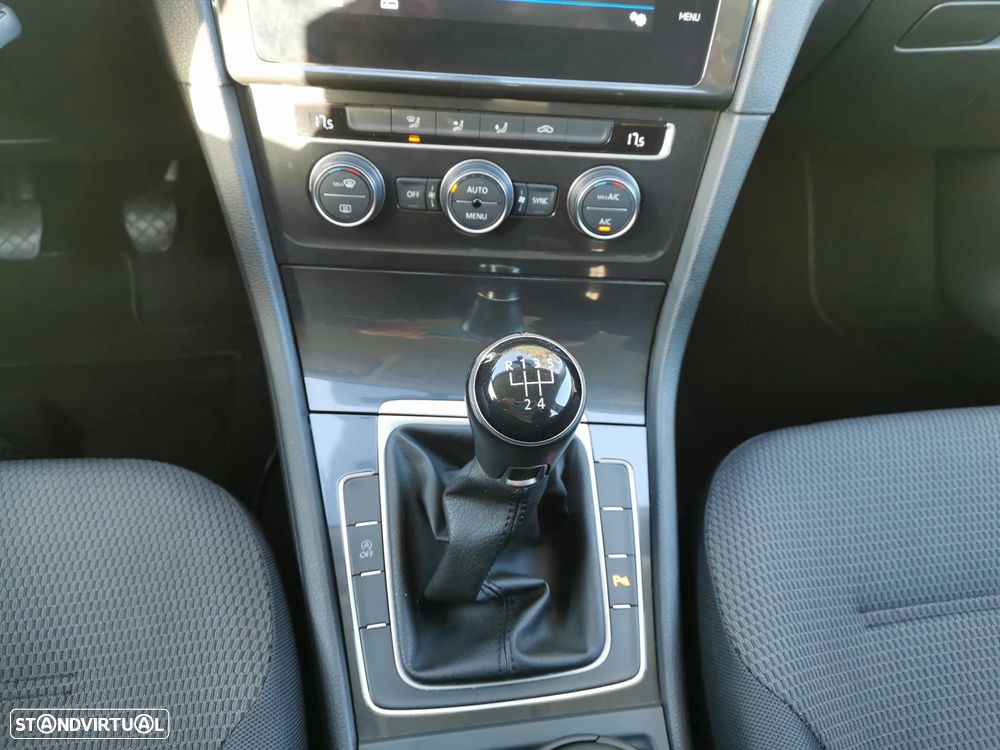 VW Golf Variant 1.6 TDi Confortline - 15