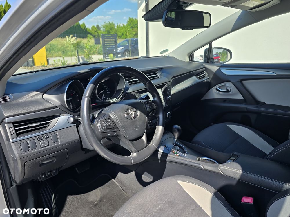 Toyota Avensis Touring Sports 1.8 Multidrive S Comfort - 14