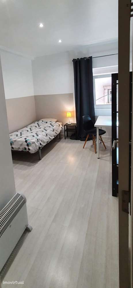 Quarto - localizado em Baixa Coimbra - Grande imagem: 2/15