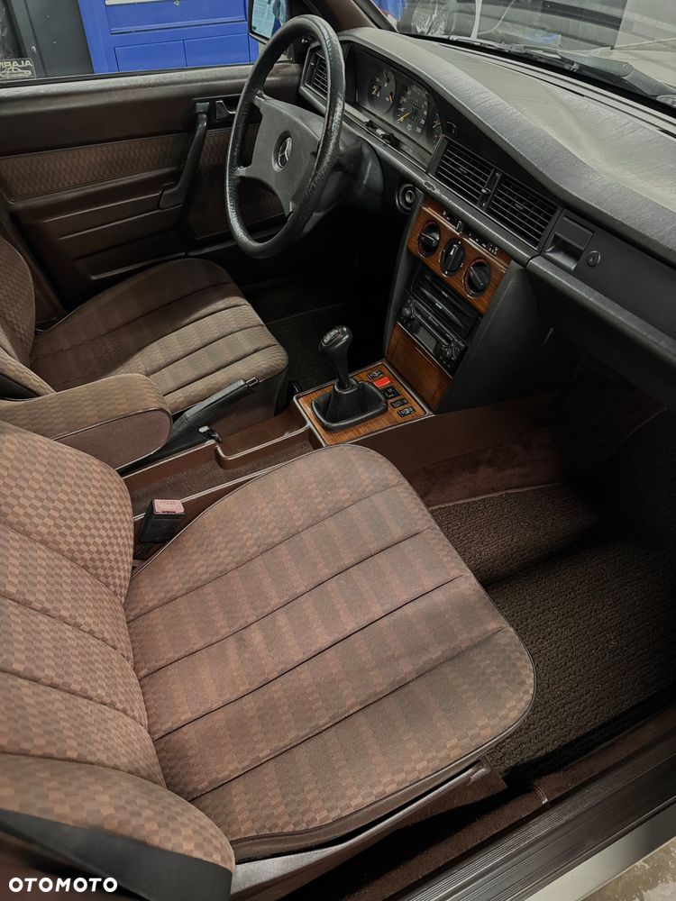 Mercedes-Benz W201 (190) - 6