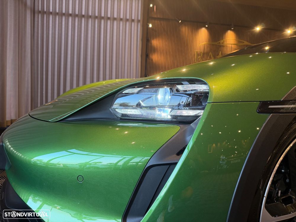 Porsche Taycan Cross Turismo 4S - 13