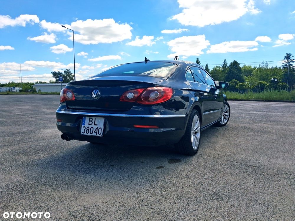 Volkswagen Passat - 4