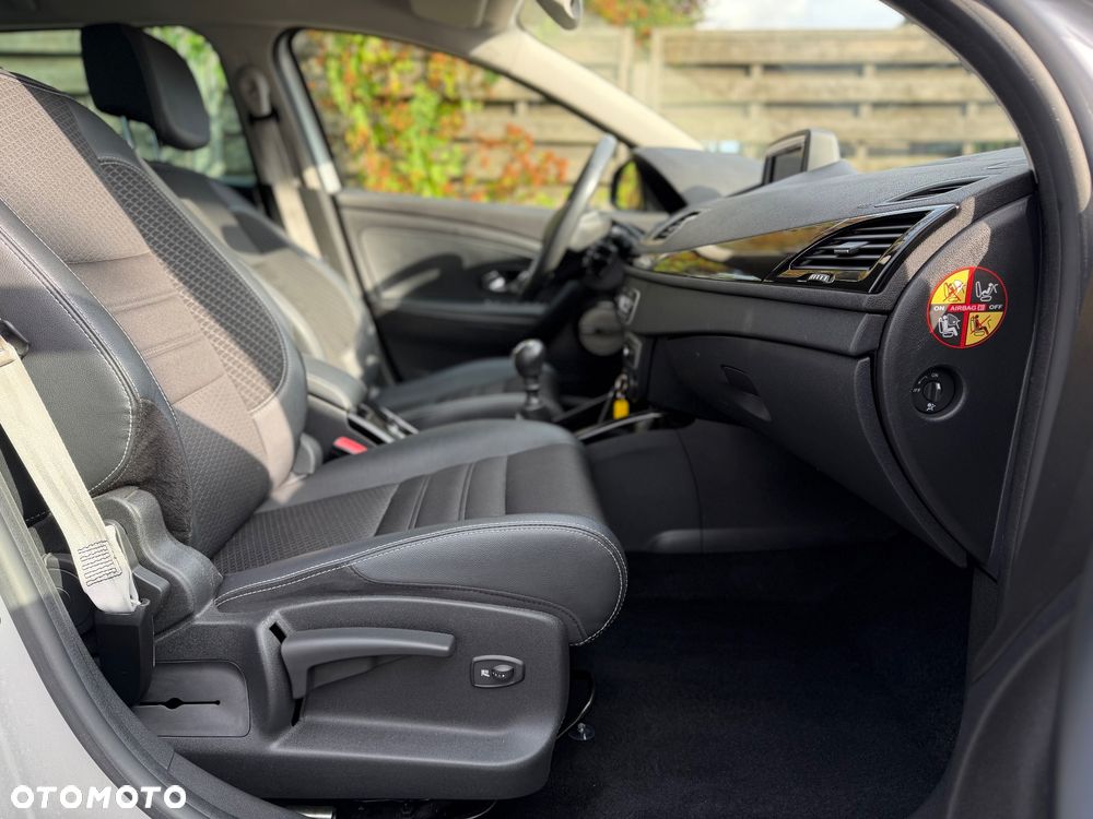 Renault Megane ENERGY TCe 130 BOSE EDITION - 27