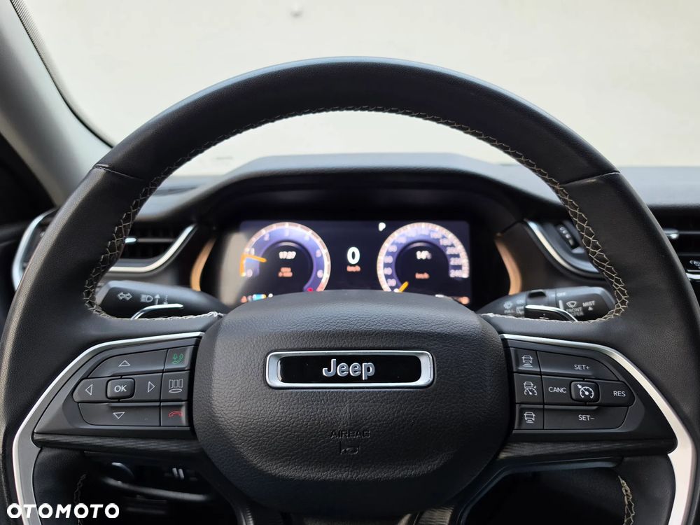 Jeep Grand Cherokee - 30
