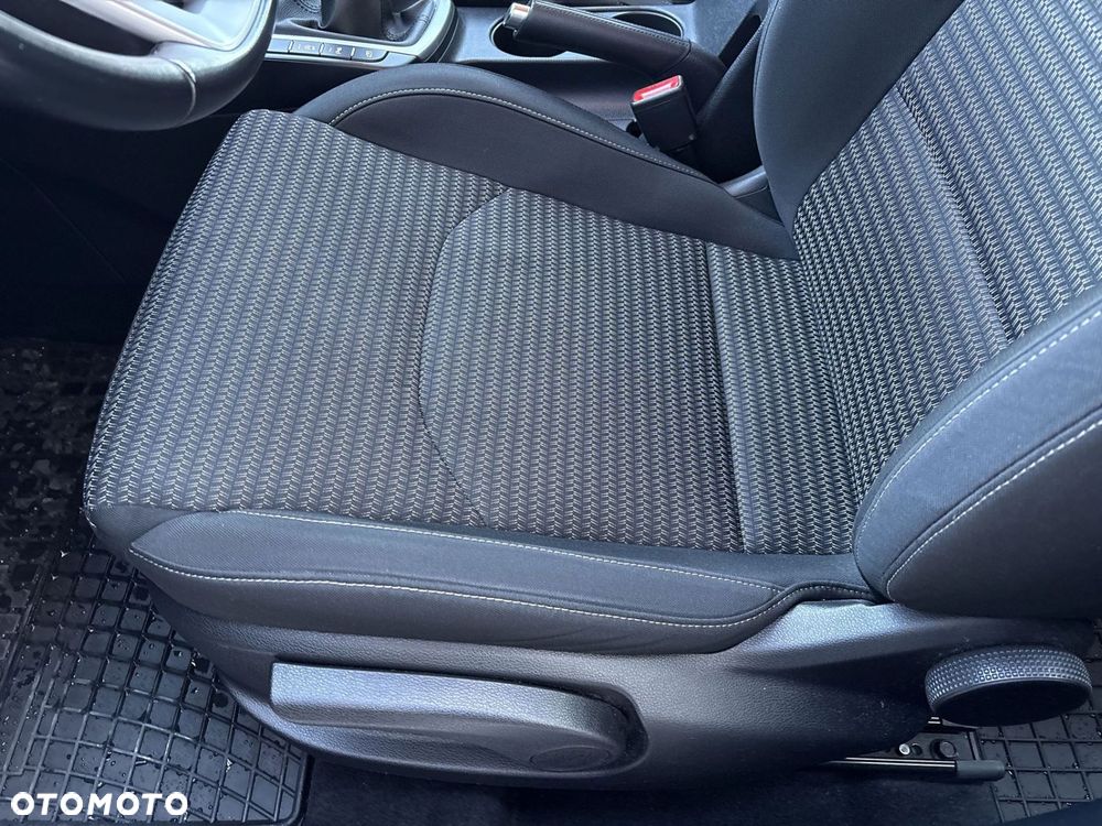 Kia Ceed - 12