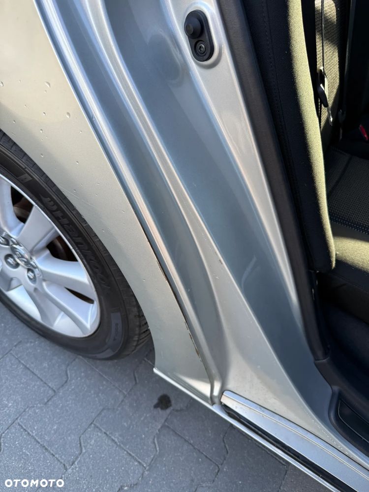 Toyota Avensis 1.8 VVT-i Automatik Sol - 14