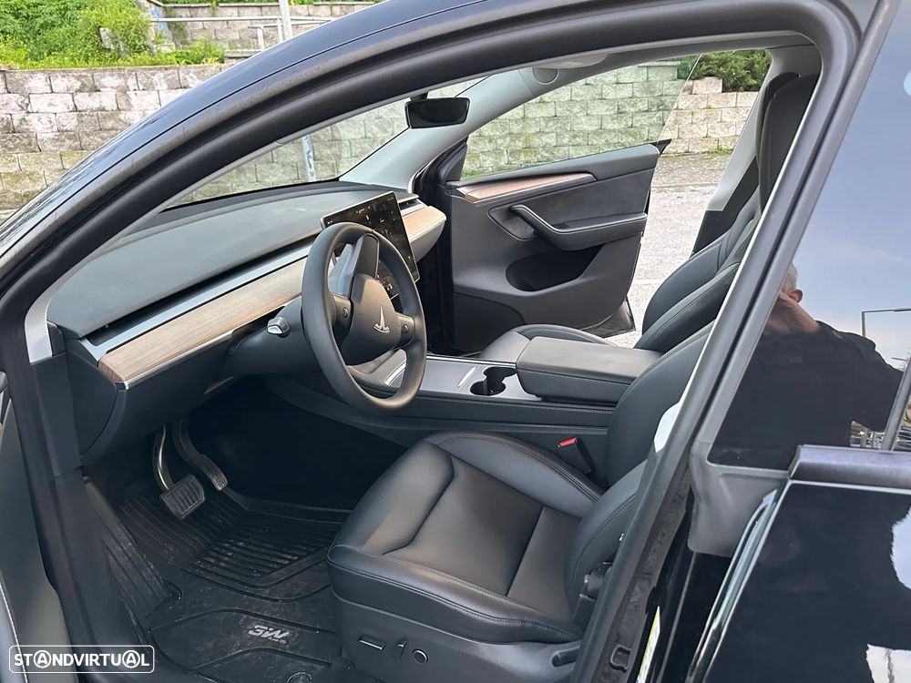 Tesla Model Y Long Range Dual Motor AWD - 11