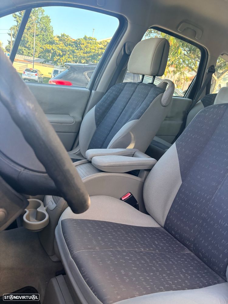 Renault Grand Scénic 1.9 dCi Confort Dynamique - 14