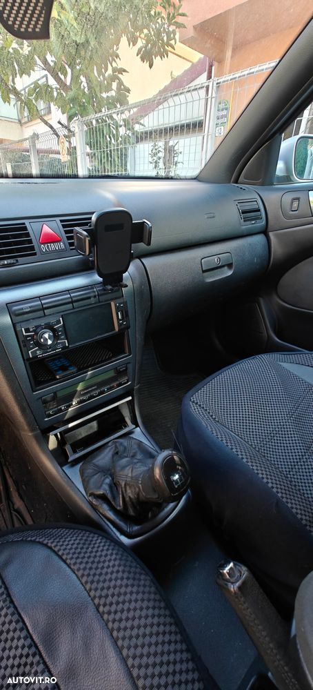 Skoda Octavia Tour 1.6 Sport - 7